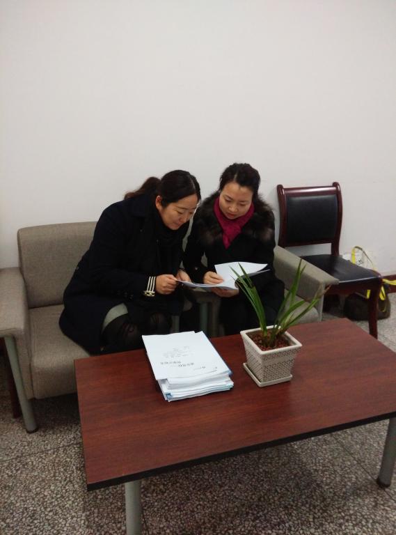 副经理王兰博士在和肖艳老师评审交流中