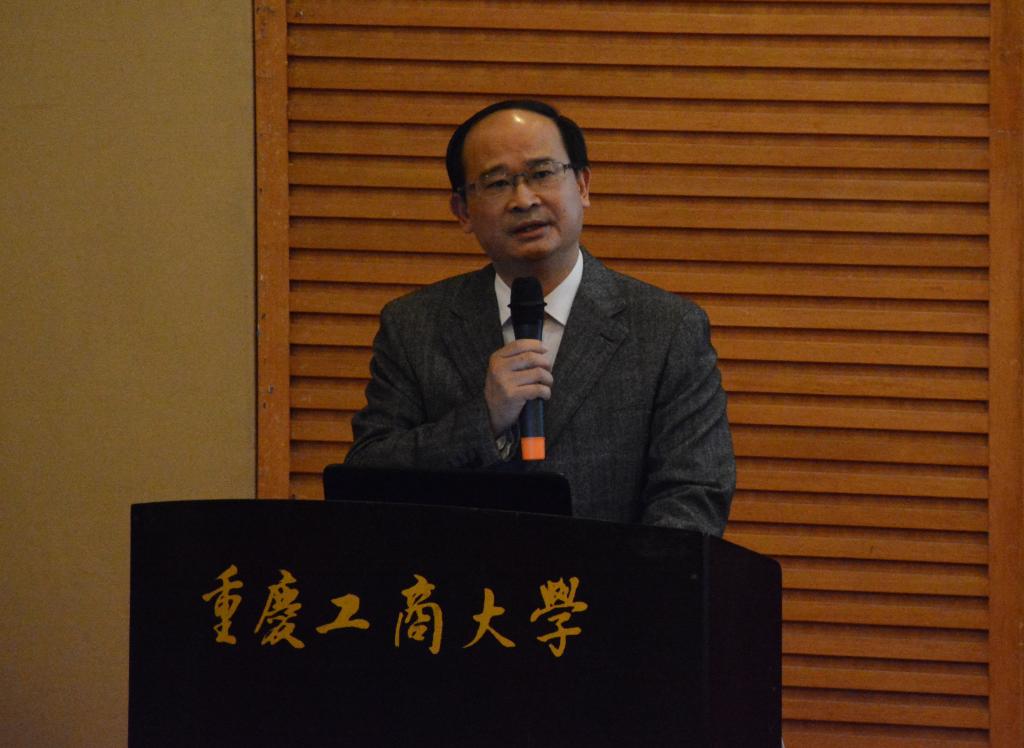 管理学院经理梅洪常教授致辞